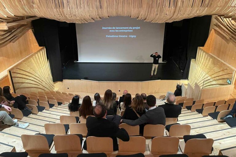 Conférence au théâtre L’île Ô à Lyon